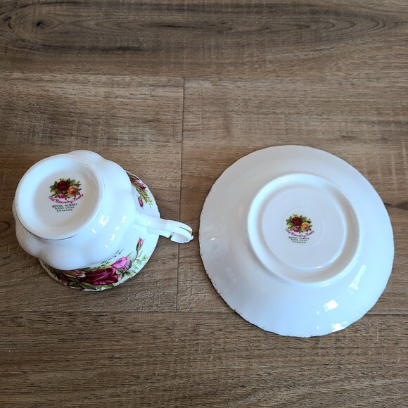 Vintage Royal Albert Bone China England ''Old Country Roses'' Cup and Saucer. - Picture 5 of 7